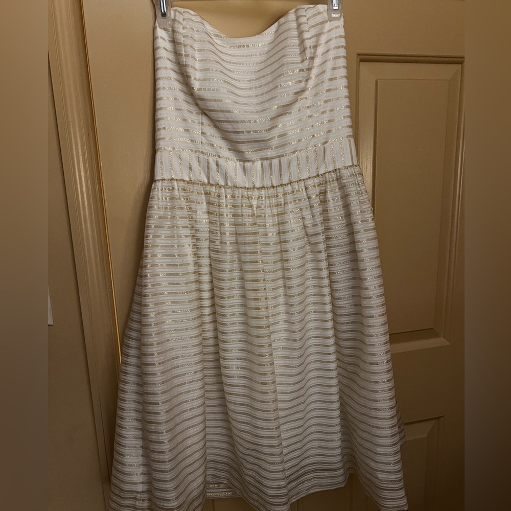 Lilly Pulitzer Strapless Metallic Gold White Stripe
Beautiful Dress Sz. 10